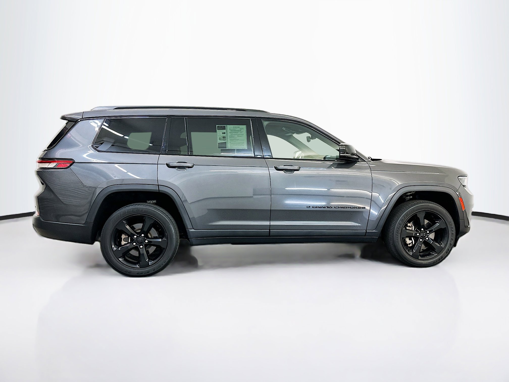 Used 2023 Jeep Grand Cherokee L Laredo image 10