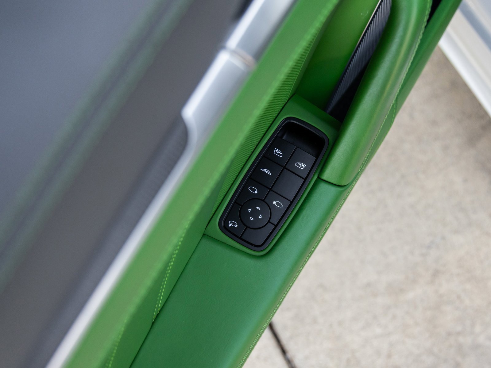 Certified 2022 Porsche 911 Turbo S w/ 911 Turbo Sportdesign Package image 27