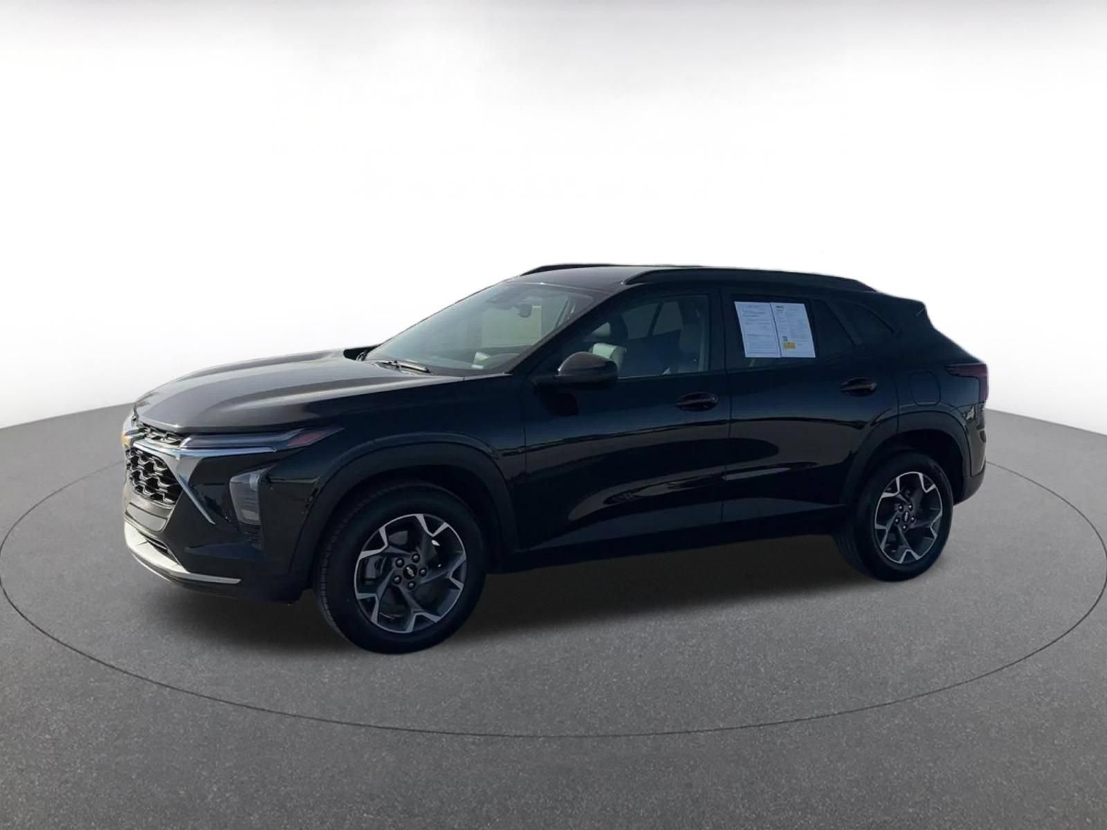 Used 2025 Chevrolet Trax LT FWD image 7
