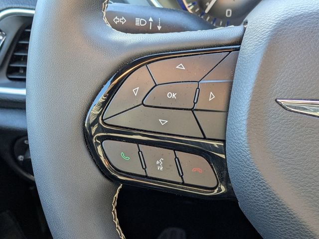 Used 2025 Chrysler Pacifica Limited FWD image 20