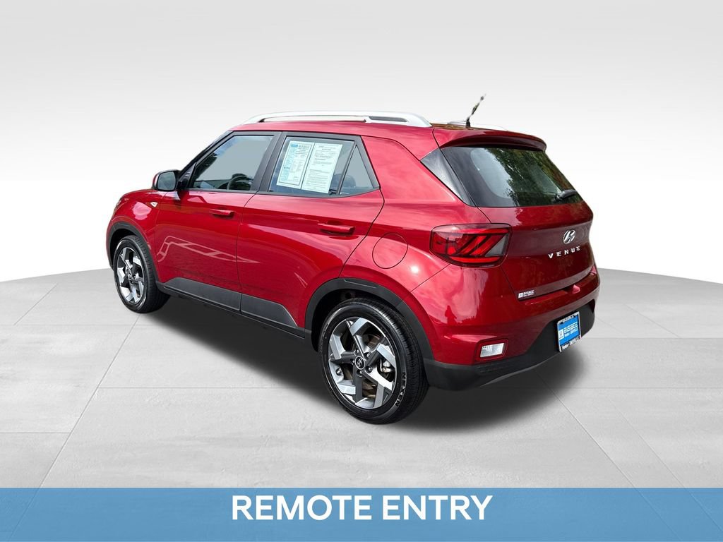 Used 2025 Hyundai Venue SEL FWD image 4