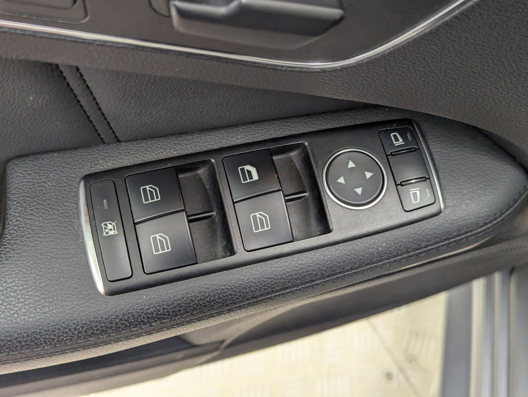 Used 2012 Mercedes-Benz E 350 4MATIC Sedan image 11