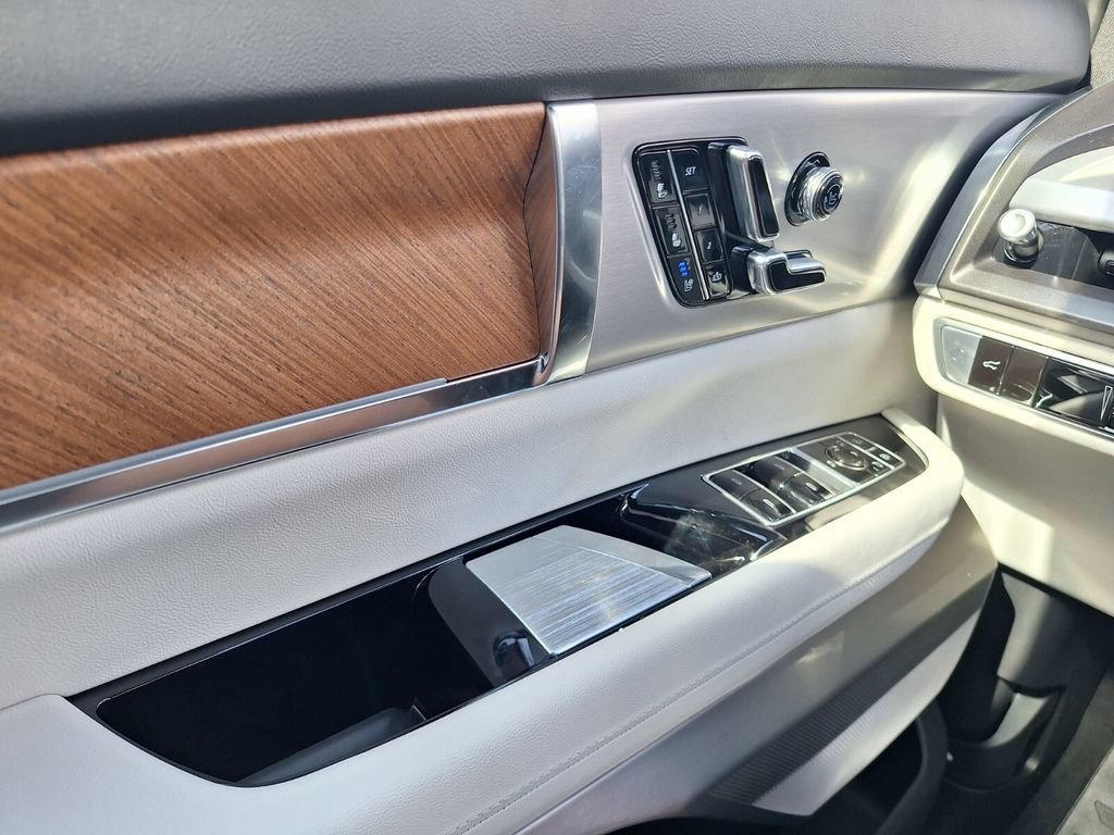 New 2027 Cadillac Vistiq Sport w/ LPO, Floor Liner Package AWD/4WD image 22