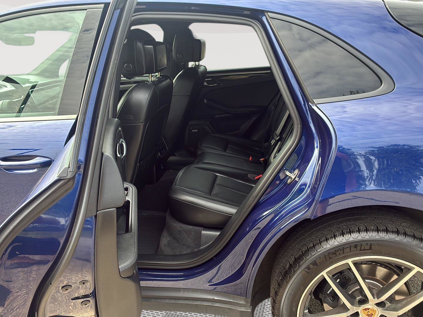 Used 2022 Porsche Macan AWD/4WD image 24