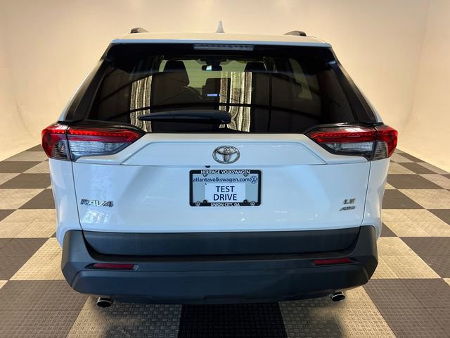 Used 2021 Toyota RAV4 LE image 4