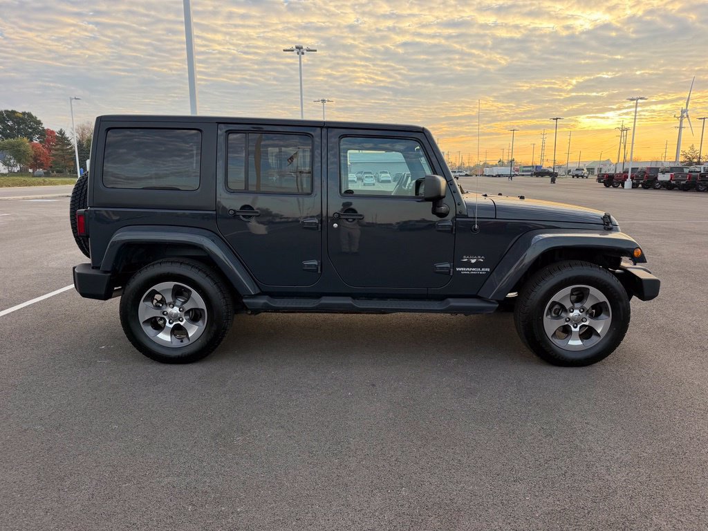 Used 2017 Jeep Wrangler Unlimited Sahara w/ Connectivity Group AWD/4WD image 5