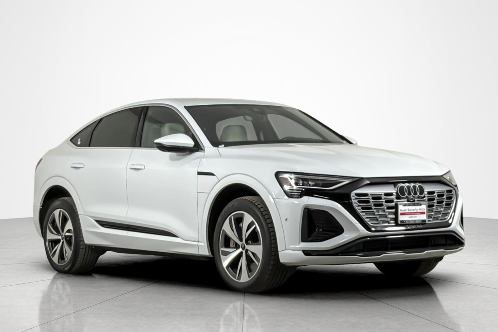 Used 2024 Audi Q8 e-tron Premium Plus w/ Premium Plus Package AWD/4WD image 7