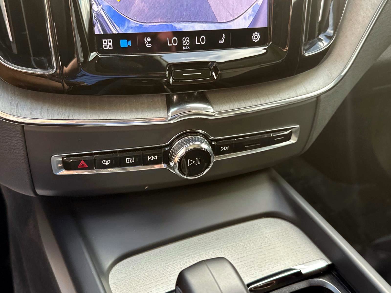 Certified 2025 Volvo XC60 B5 Plus image 23