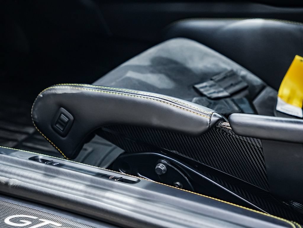 Certified 2016 Porsche Cayman GT4 RWD image 19