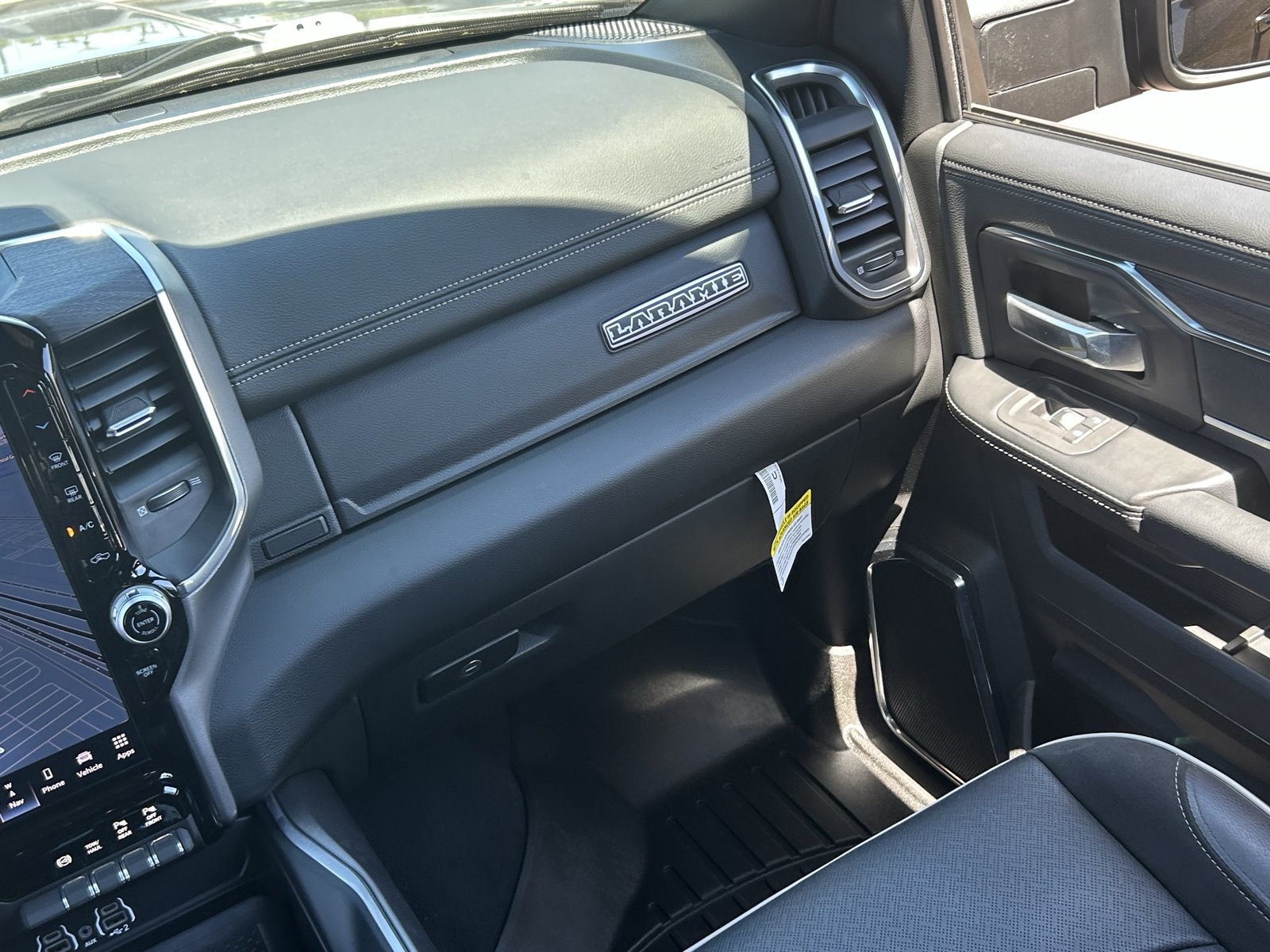 Used 2025 RAM 2500 Laramie AWD/4WD image 18