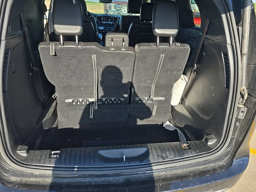 Used 2025 Chrysler Pacifica Select FWD image 11