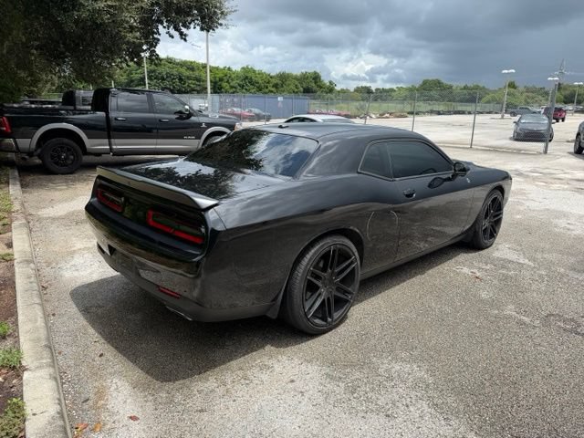 Used 2016 Dodge Challenger SXT RWD image 3