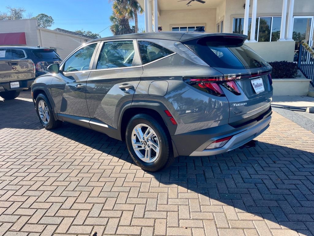 Used 2025 Hyundai Tucson SE image 3