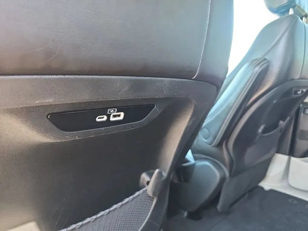 Used 2023 Chrysler Pacifica Touring-L FWD image 43