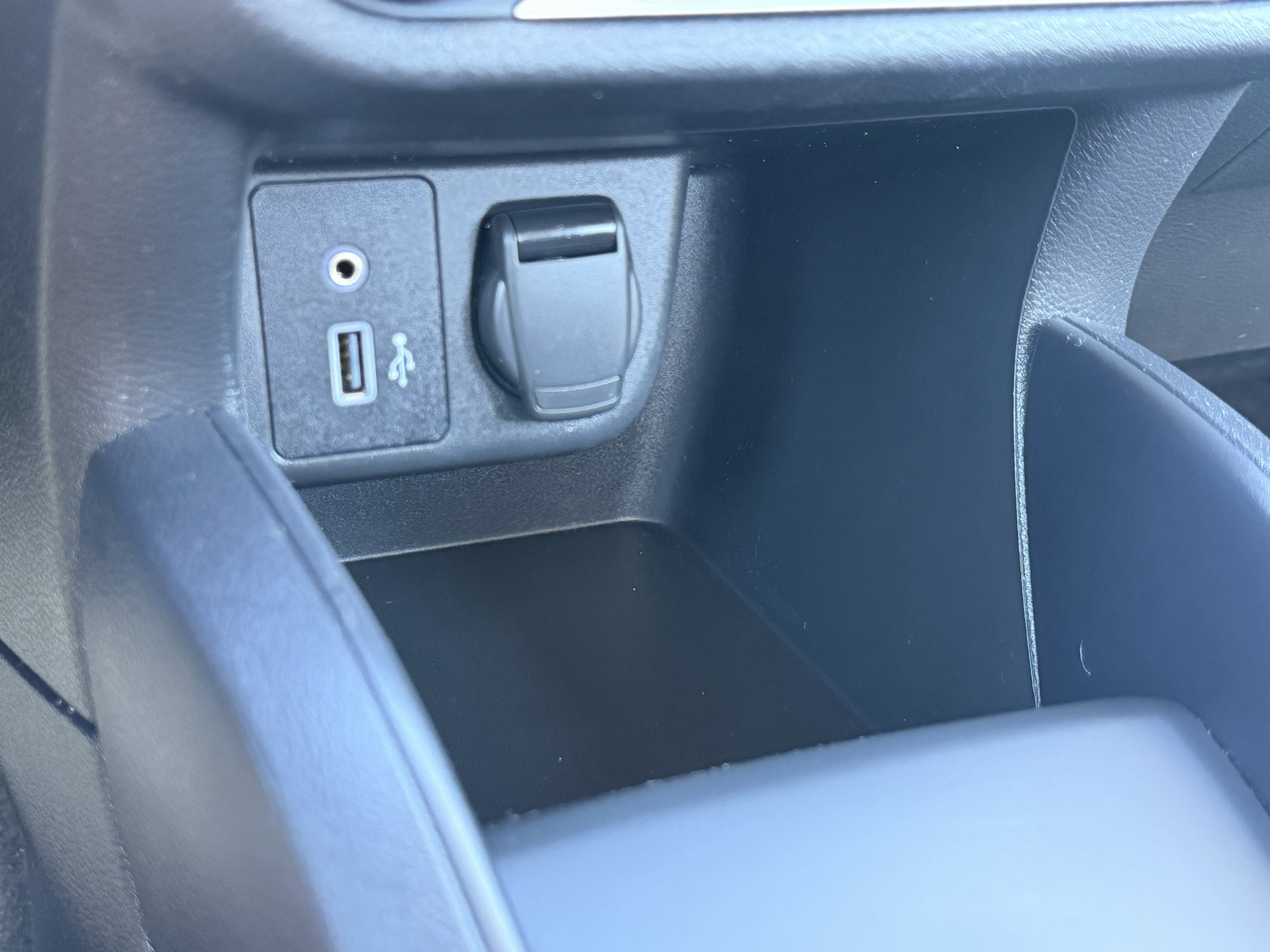 Used 2025 Nissan Versa S w/ Trunk Package FWD image 13