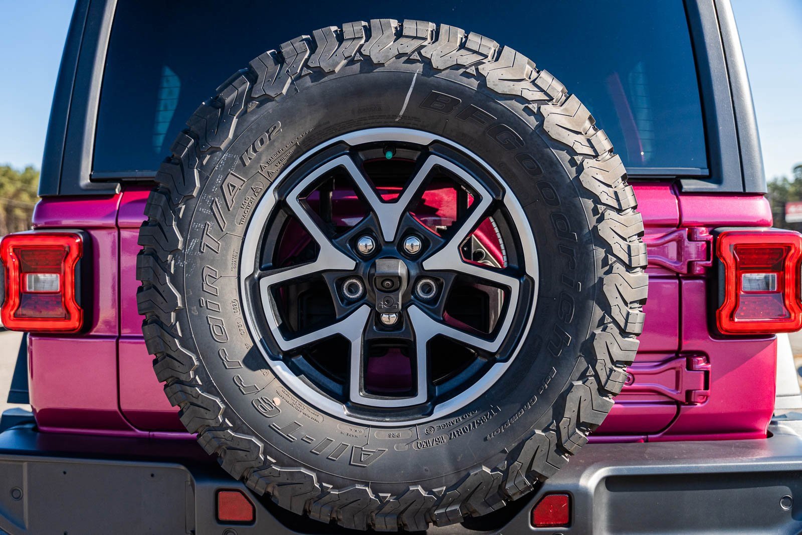 Used 2024 Jeep Wrangler Unlimited Rubicon w/ Technology Group image 19