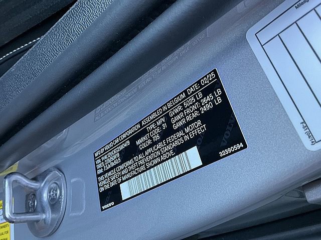 Certified 2025 Volvo XC40 B5 Plus image 30