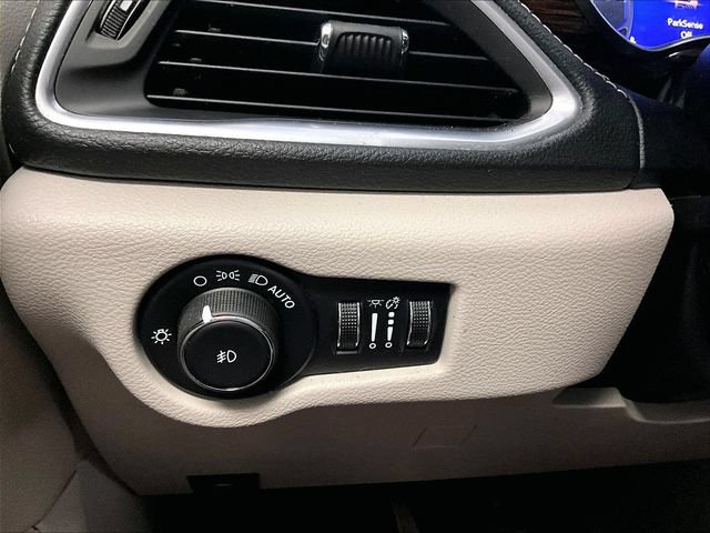 Used 2022 Chrysler Pacifica Limited AWD/4WD image 31