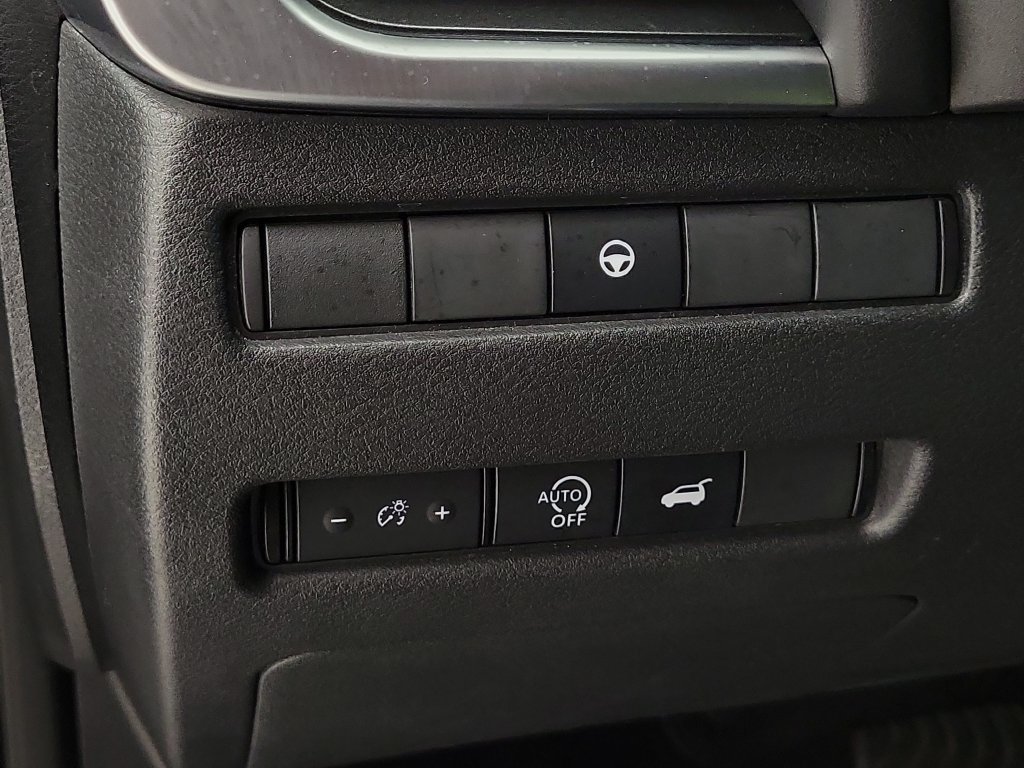 Used 2025 Nissan Rogue SV AWD/4WD image 12
