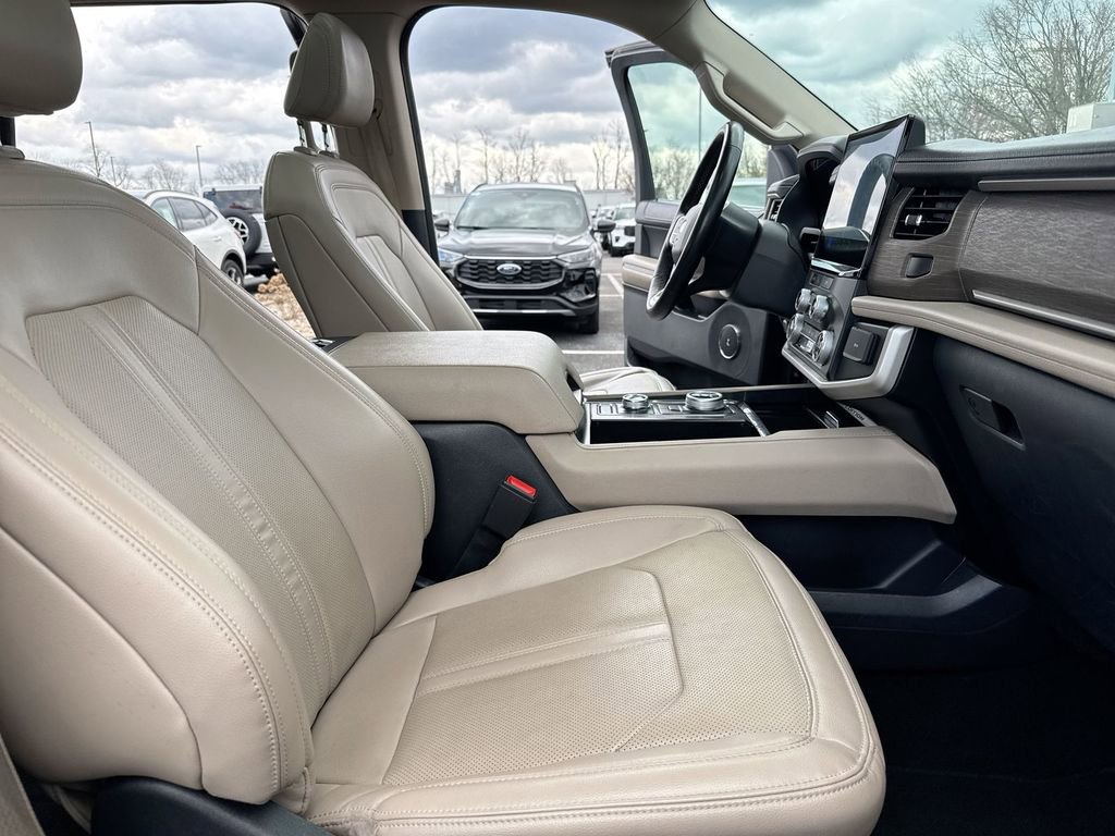 Used 2024 Ford Expedition Limited image 23