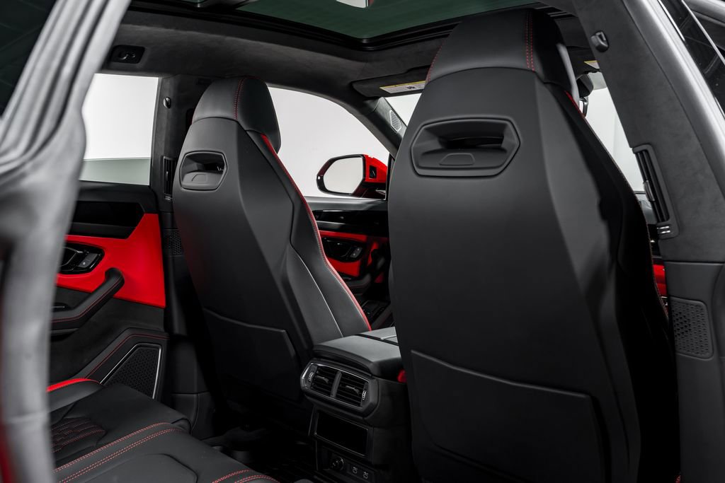 Used 2025 Lamborghini Urus SE AWD/4WD image 34