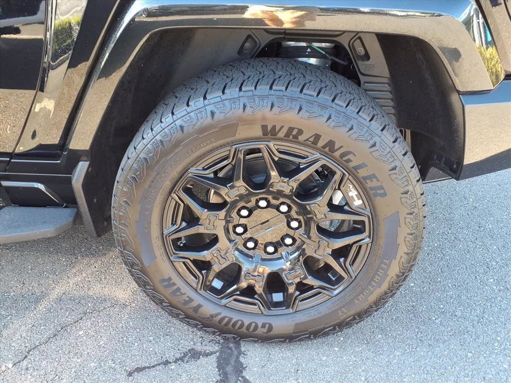 Used 2025 GMC Hummer EV 2X image 8