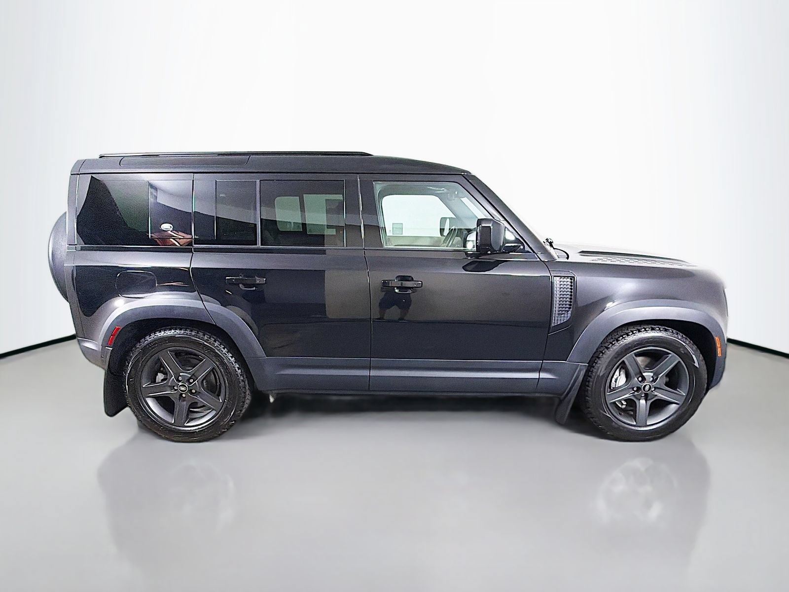 Certified 2023 Land Rover Defender 110 SE AWD/4WD image 6