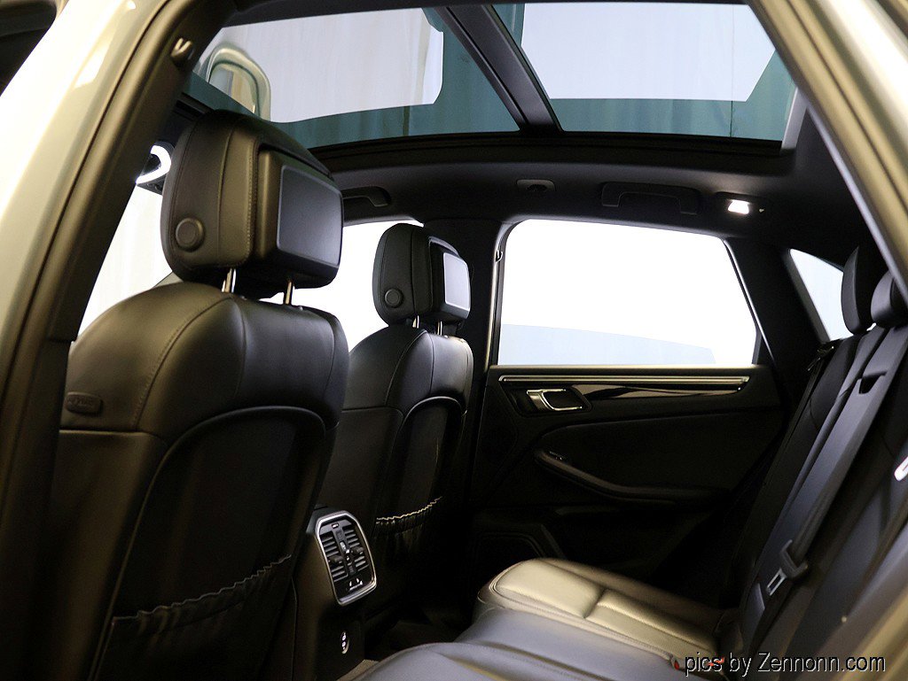 Used 2023 Porsche Macan S image 13