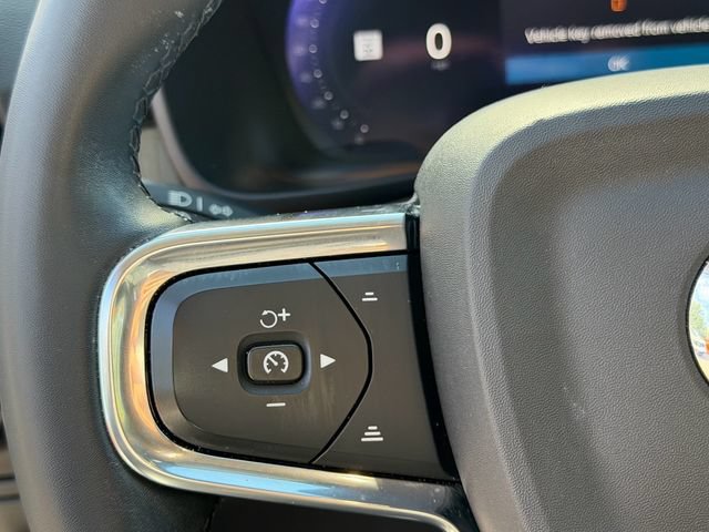 Used 2023 Volvo XC40 B4 Core w/ Convenience Package FWD image 28