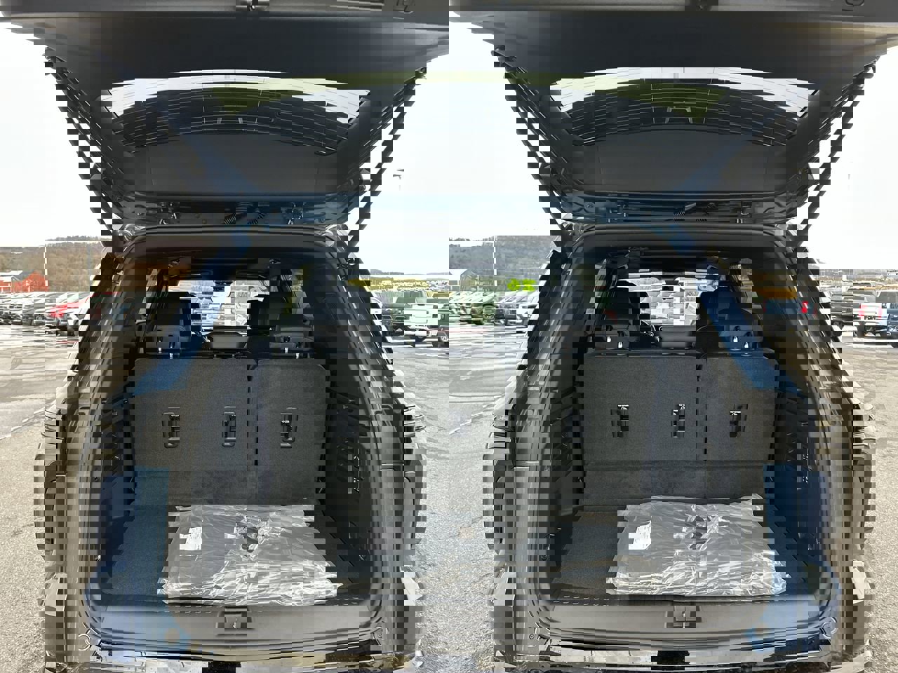 New 2026 Chevrolet Traverse RS w/ LPO, Floor Liner Package image 19