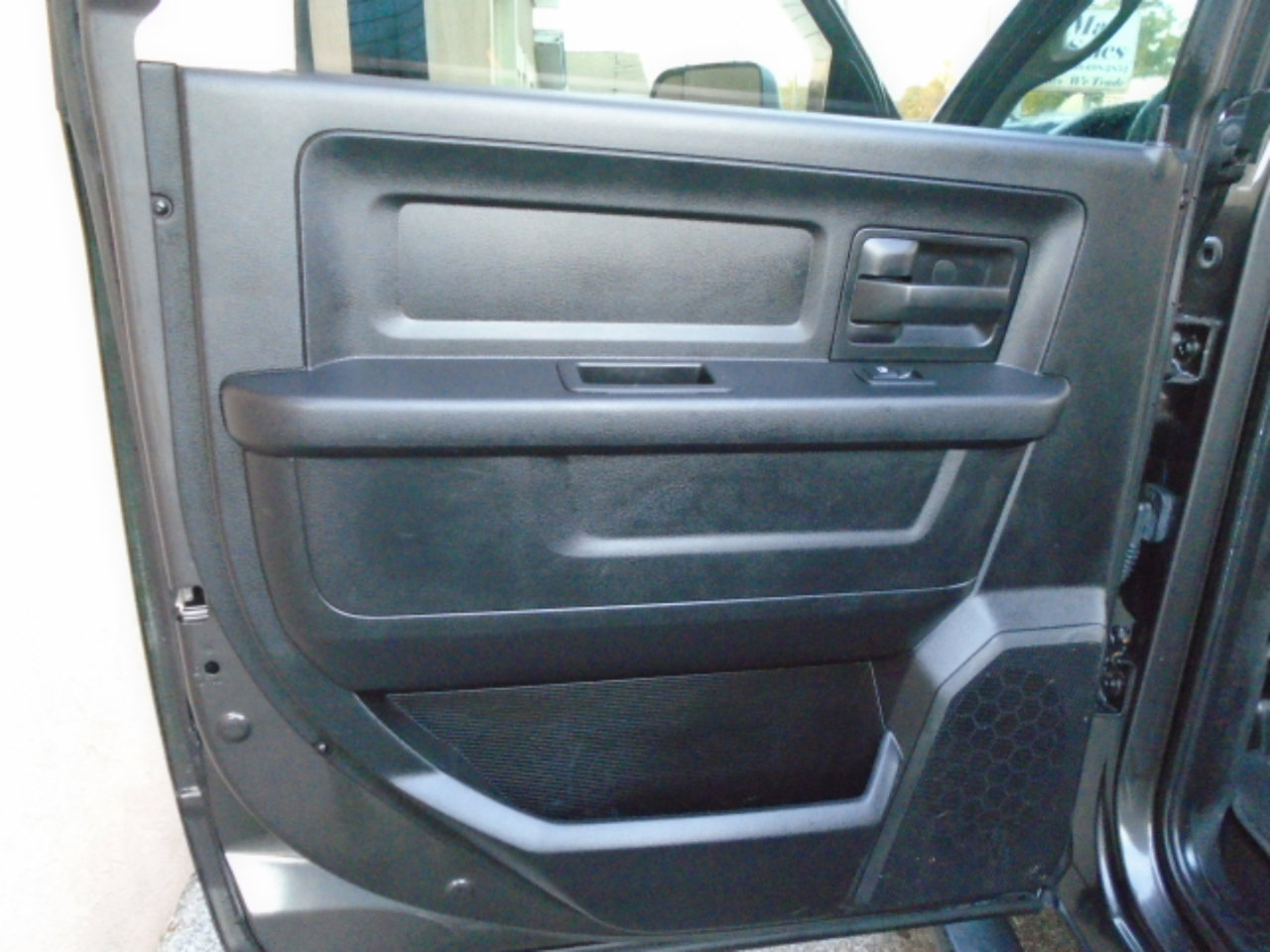 Used 2018 RAM 3500 Tradesman w/ Chrome Appearance Group image 11