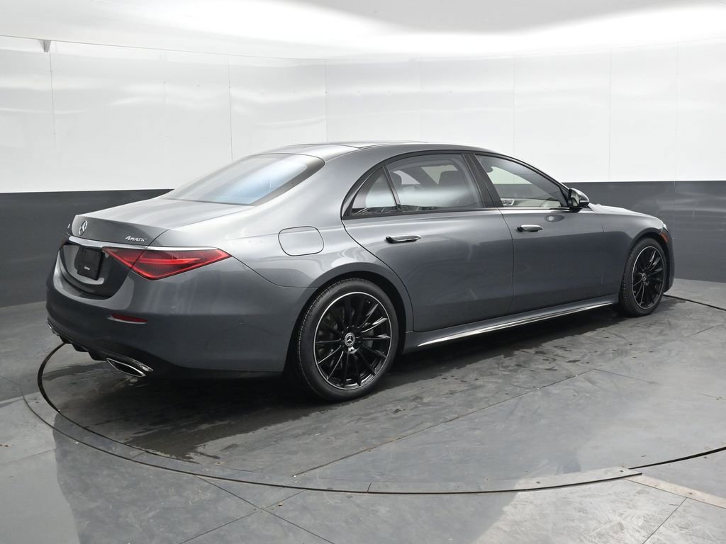 Used 2023 Mercedes-Benz S 580e 4MATIC Sedan image 2