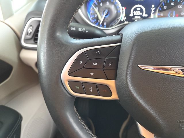 Used 2023 Chrysler Pacifica Touring-L FWD image 50