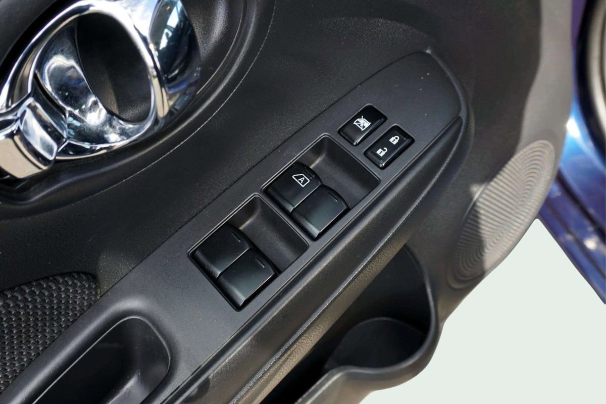 Used 2013 Nissan Versa SL w/ SL Tech Pkg image 15