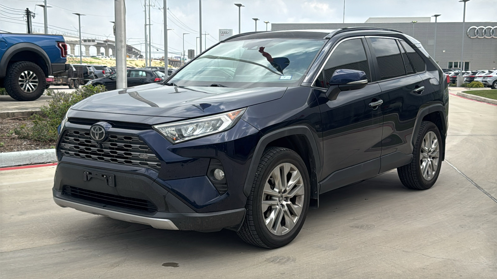 Used 2019 Toyota RAV4 Limited w/ Advanced Technology Package FWD image 3