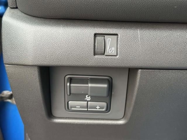 Certified 2024 Chevrolet Colorado LT w/ LT Convenience Package II AWD/4WD image 15