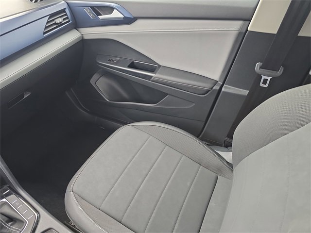 Used 2024 Volkswagen Taos SE image 17