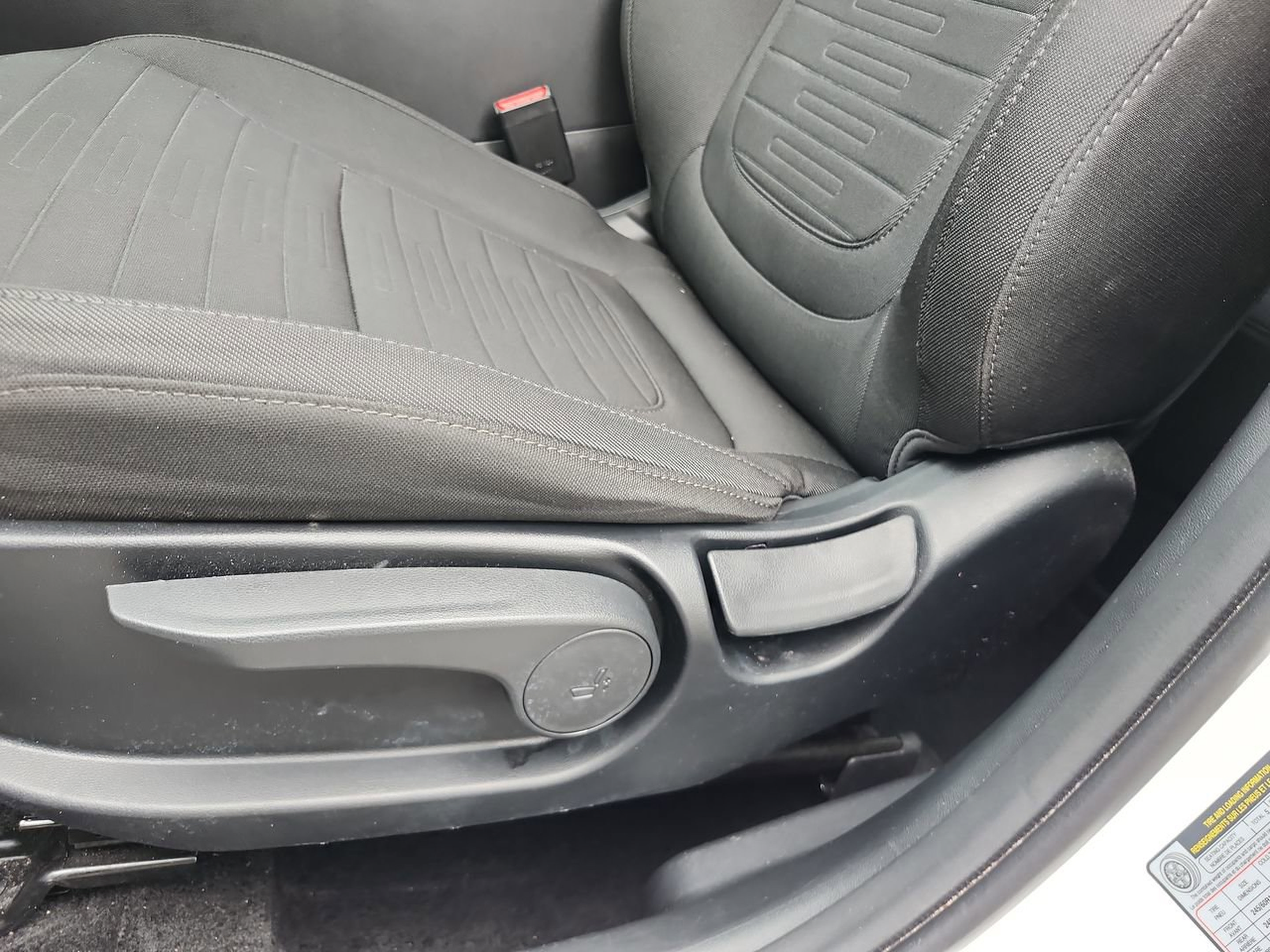 Certified 2025 Hyundai Santa Cruz SE FWD image 13
