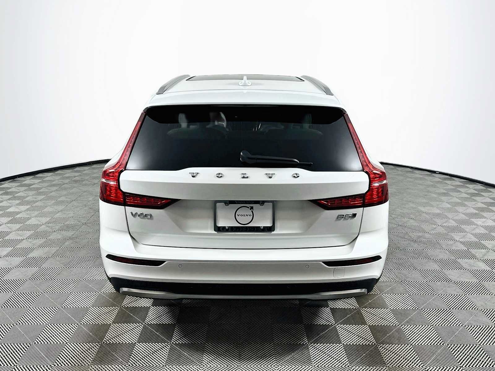 Used 2026 Volvo V60 B5 Cross Country Ultra w/ Climate Package AWD/4WD image 6