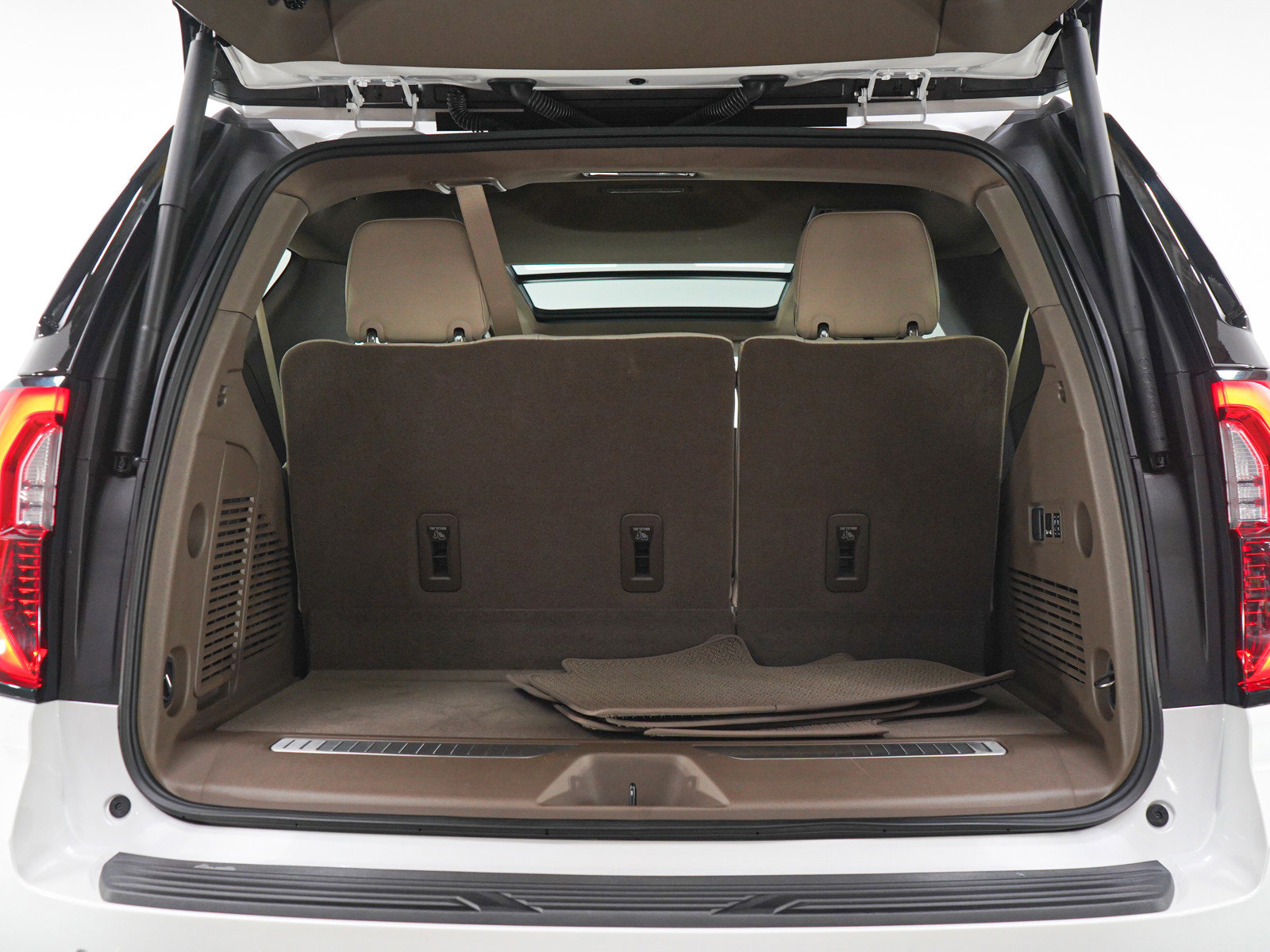 Used 2025 GMC Yukon Denali w/ Sun & Power Step Package AWD/4WD image 18