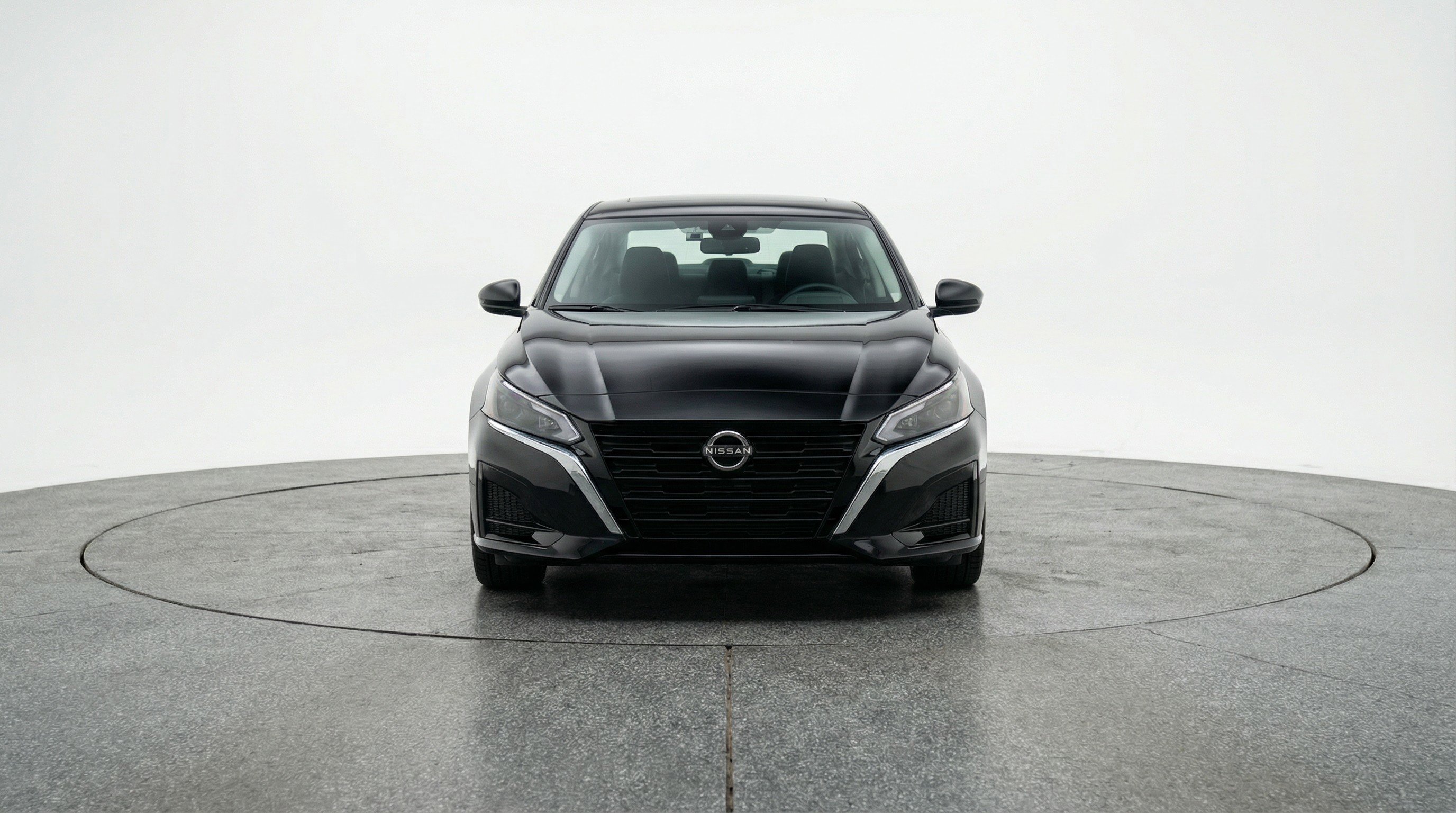 Used 2025 Nissan Altima 2.5 SV image 2