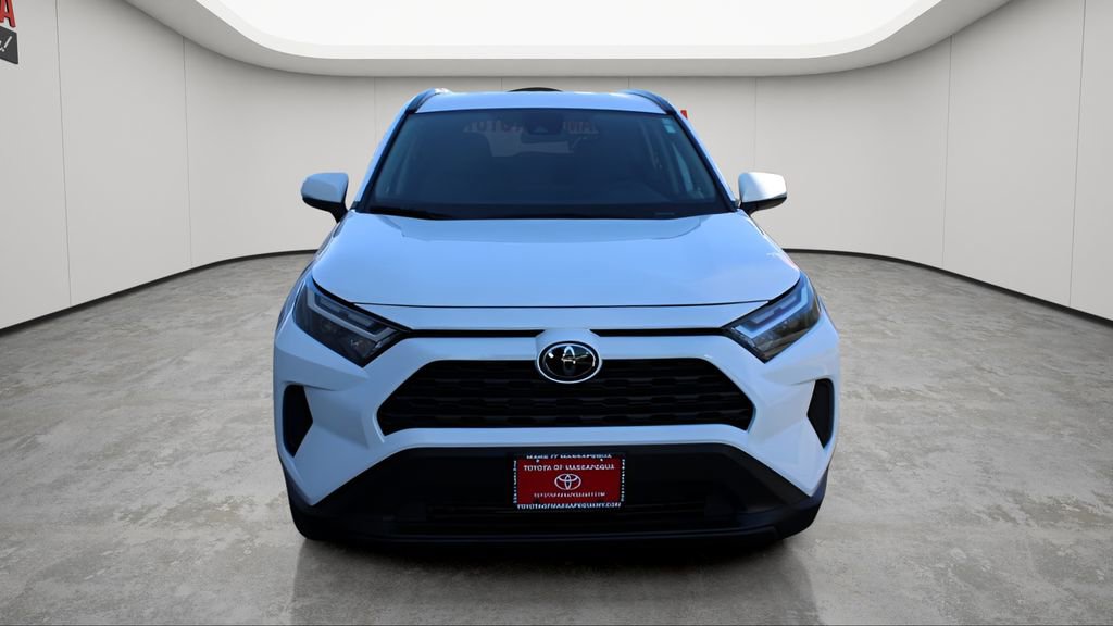 Used 2023 Toyota RAV4 XLE AWD/4WD image 7