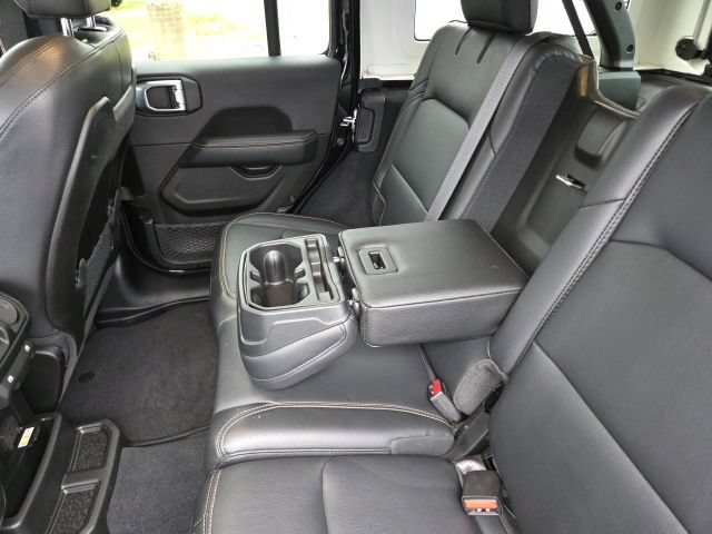 Used 2024 Jeep Wrangler Unlimited Sahara w/ Technology Group AWD/4WD image 47