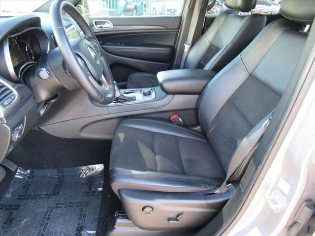 Used 2020 Jeep Grand Cherokee Laredo w/ Quick Order Package 2BN North AWD/4WD image 17