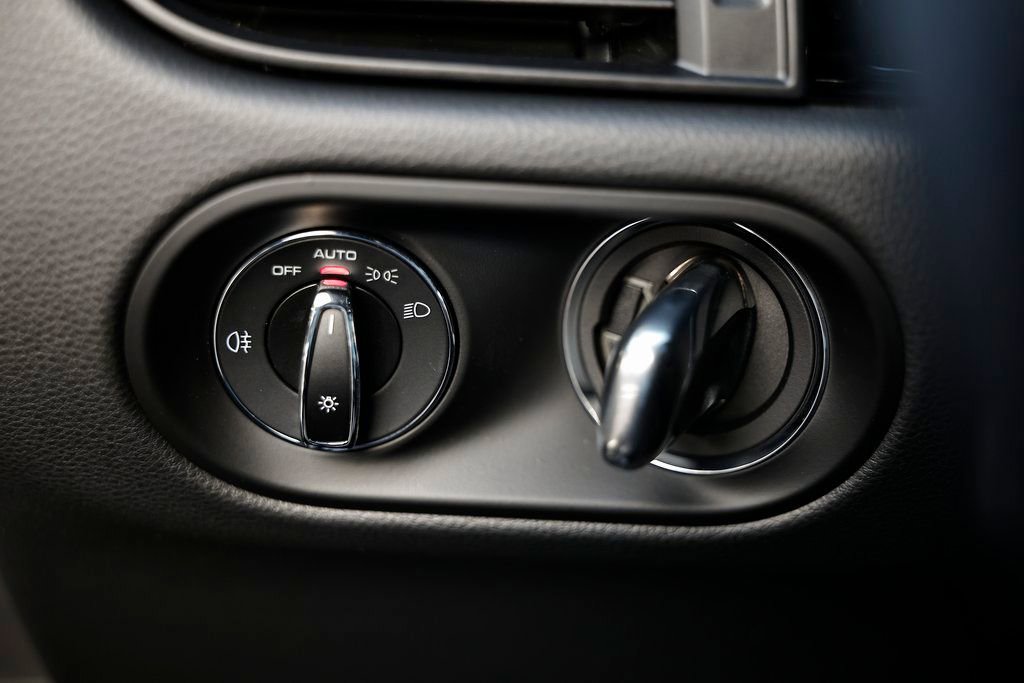 Certified 2026 Porsche Macan image 15