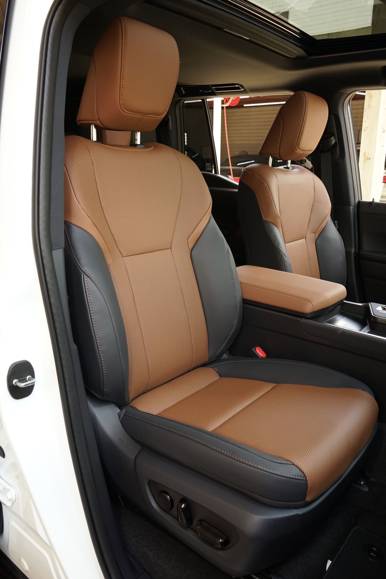 Used 2026 Lexus GX 550 w/ Cold Area Package image 9