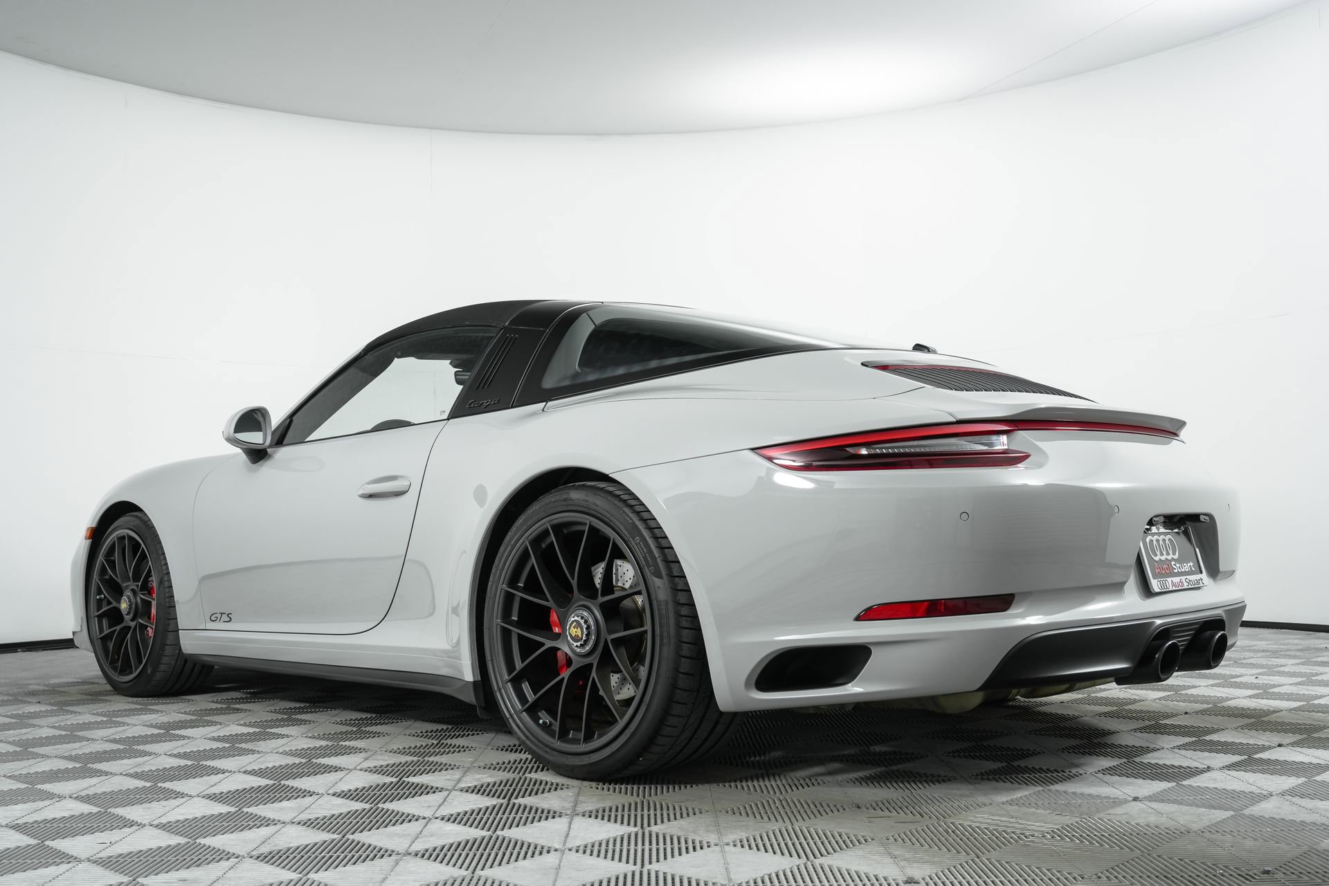 Used 2018 Porsche 911 Targa 4 GTS image 7