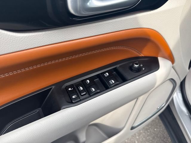 Used 2023 Jeep Compass Limited w/ Sun and Sound Group image 8