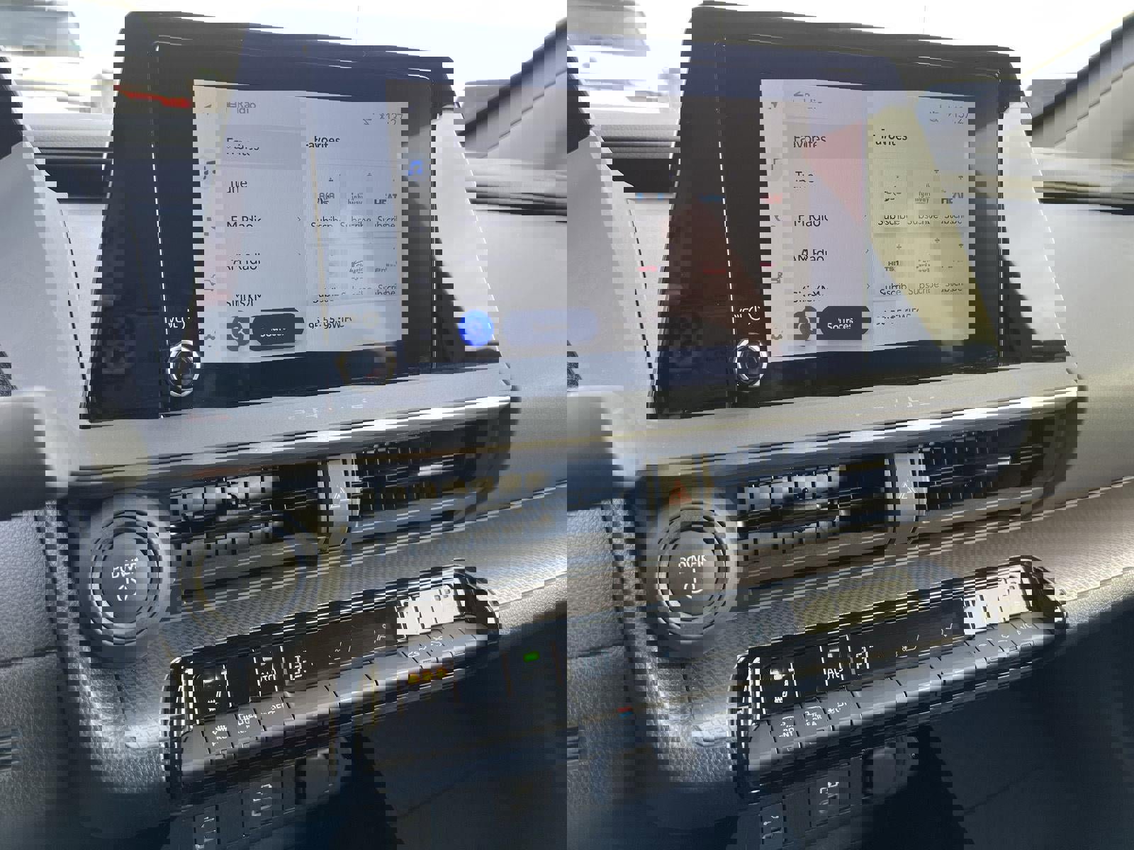 Used 2025 Toyota Prius XLE image 17