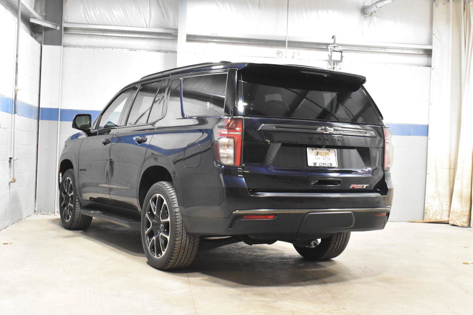 Used 2022 Chevrolet Tahoe RST w/ Luxury Package AWD/4WD image 23